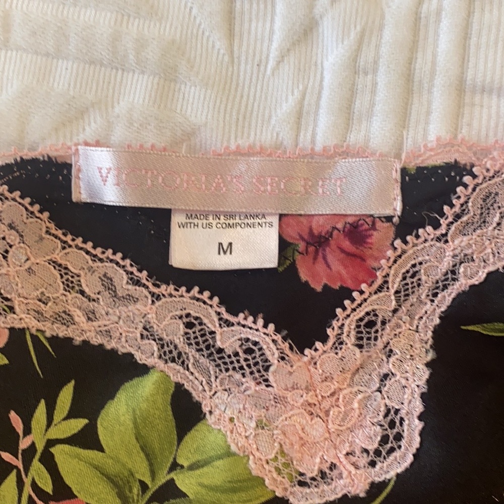 2002 Victoria’s Secret Silky Pink Roses Lace Black Vintage Camisole Tank Top M - Picture 3 of 8